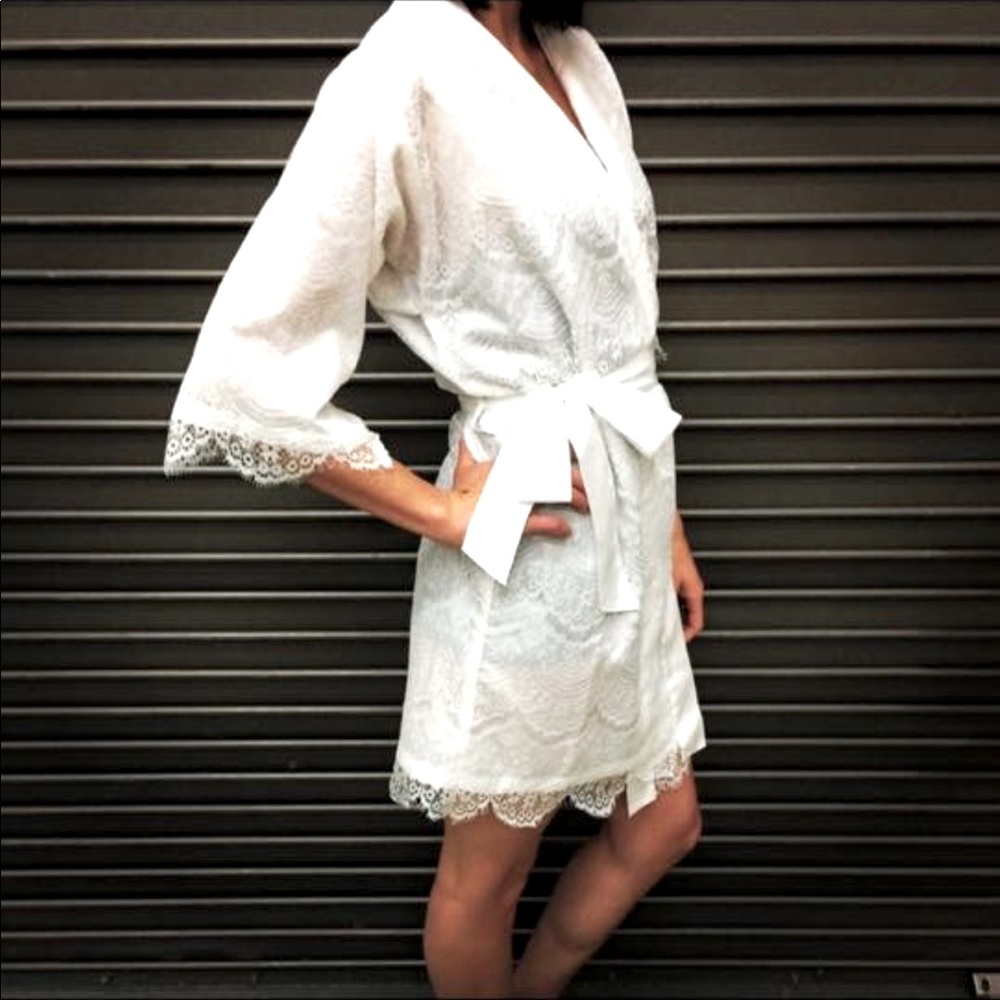 Never worn lace robe. Purchased from Etsy. No tags